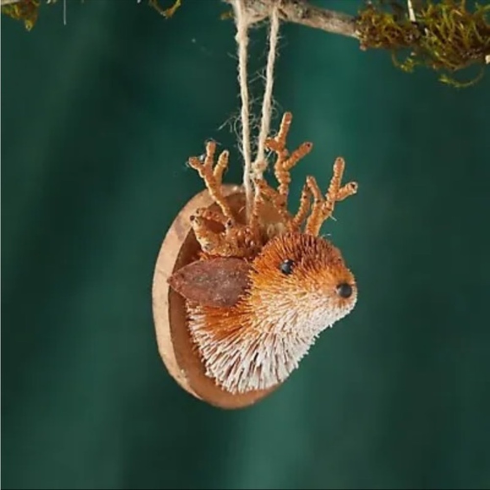 Anthropologie Mounted
BRUSH DEER HEAD Handmade
Wood Christmas Ornament